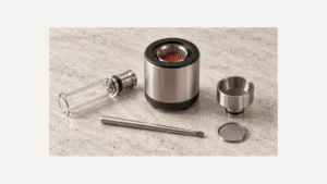 Generic desktop heater and diffuser assembly beside separate glass and bowl components