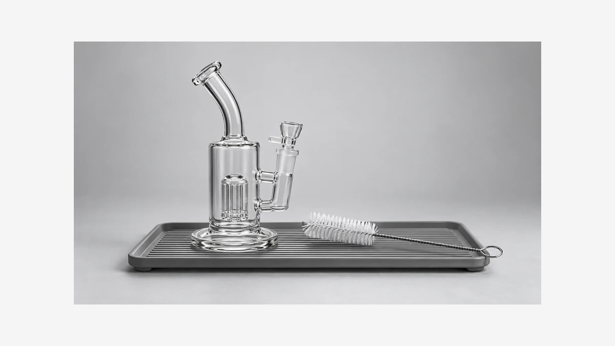 Glass rig and separate cleaning brush on a tray Glass rig and separate cleaning brush on a tray